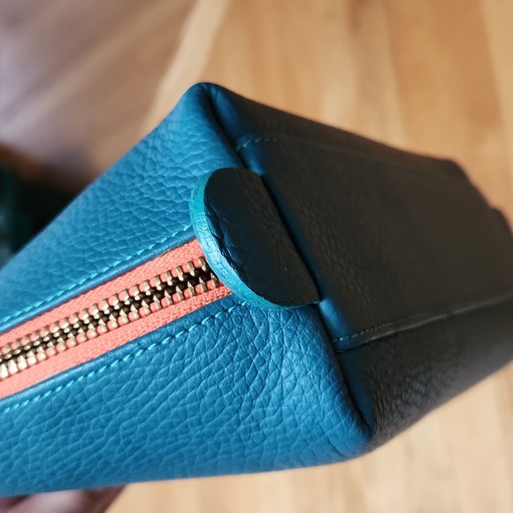 Cuyana - Large Cosmetic Case - Picture 7 of 9